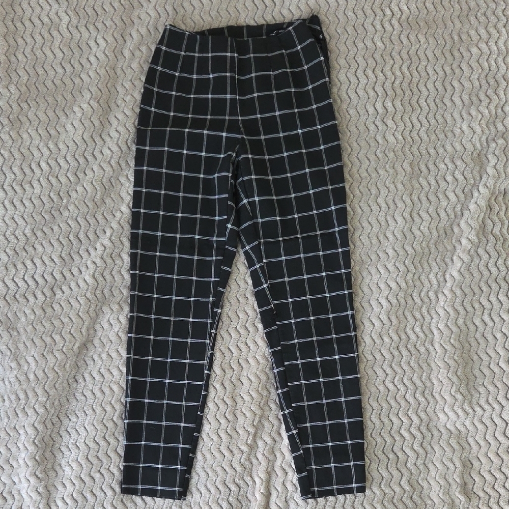 Time and Tru Black and White Cropped Pants with Windowpane Pattern